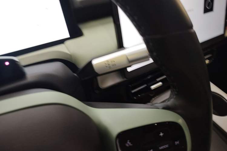 Used AION Y 2023 Plus 510 Tech Edition Gear Lever