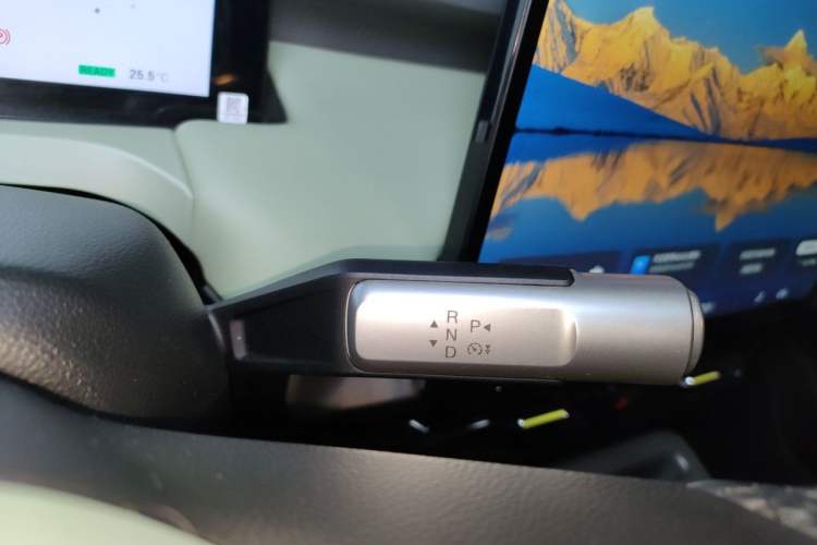 Used AION Y 2023 Younger Gear Lever