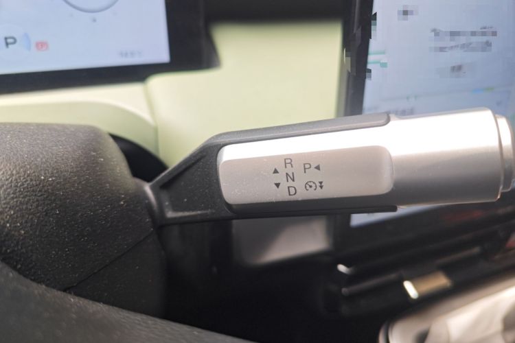Used AION Y 2023 Plus 510 Enjoy Edition Gear Lever