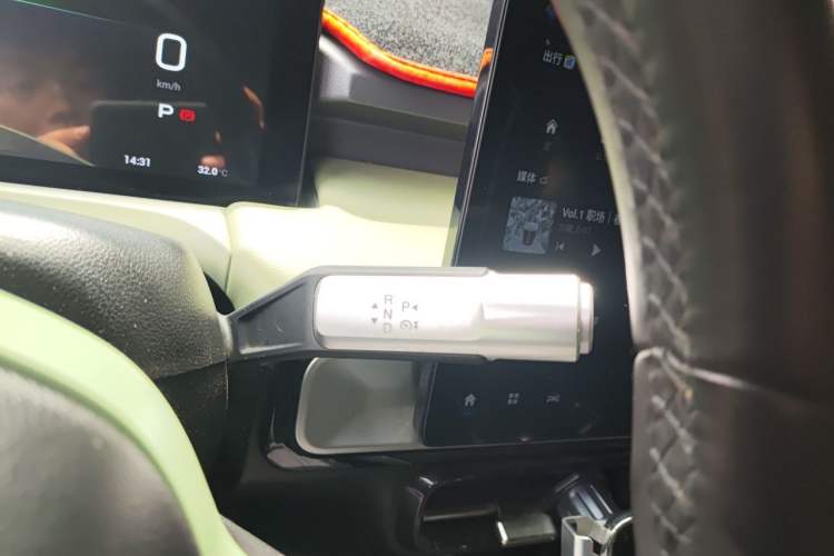 Used AION Y 2023 Plus 510 Enjoy Edition Gear Lever