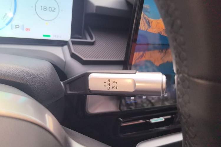 Used AION Y 2023 Plus 510 Smart Edition Gear Lever