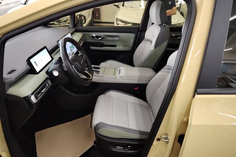 Used AION Y 2023 Plus 510 Tech Edition Left Front Seat