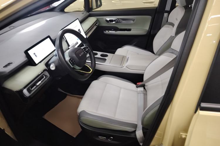 Used AION Y 2023 Plus 510 Tech Edition Left Front Seat