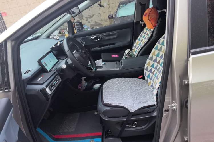 Used AION Y 2023 Plus 510 Smart Edition Left Front Seat