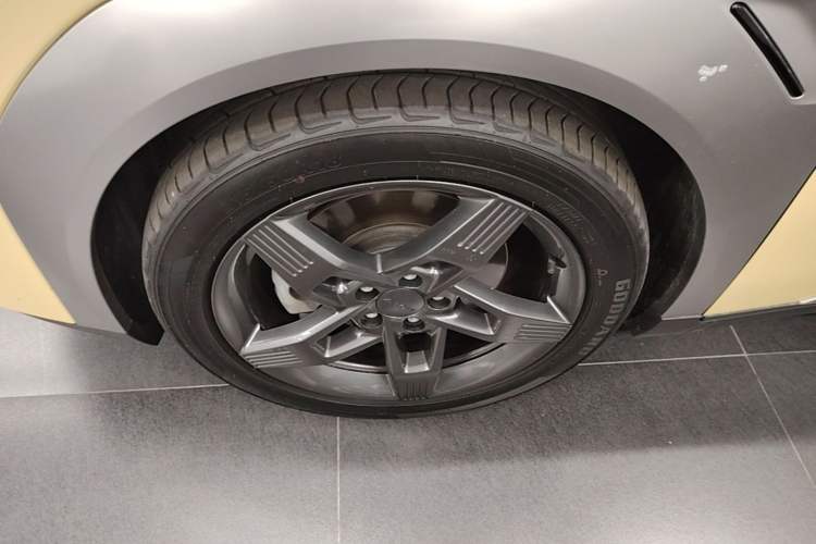 Used AION Y 2023 Plus 510 Tech Edition Left Front Wheel Hub