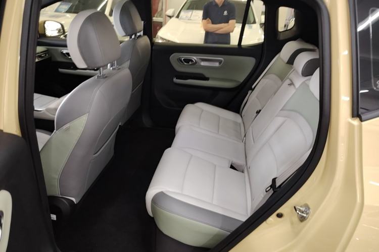 Used AION Y 2023 Plus 510 Tech Edition Left Rear Seat