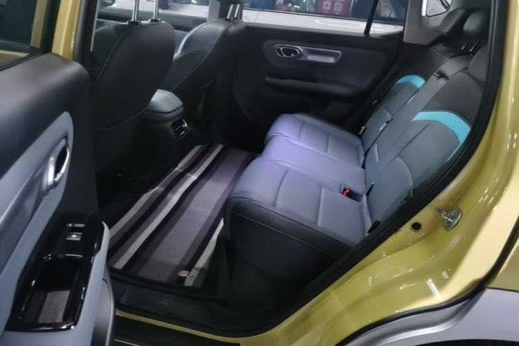 Used AION Y 2023 Plus 510 Tech Edition Left Rear Seat