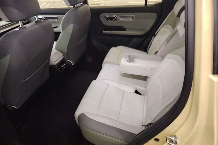 Used AION Y 2023 Plus 510 Tech Edition Left Rear Seat