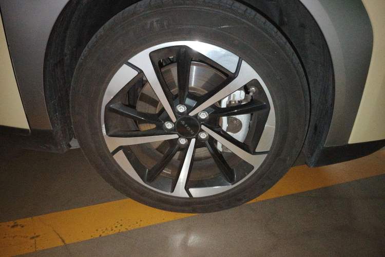 Used AION Y 2023 Plus 510 Smart Edition Right Front Wheel Hub