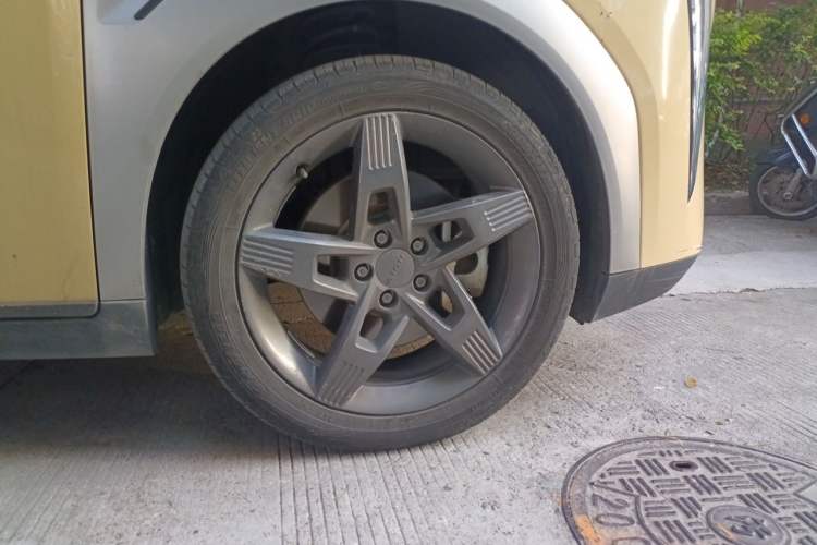 Used AION Y 2023 Plus 510 Tech Edition Right Front Wheel Hub