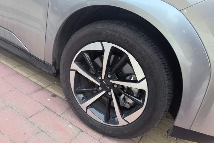 Used AION Y 2023 Plus 510 Smart Edition Right Front Wheel Hub