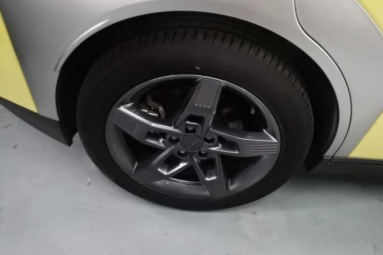 Used AION Y 2023 Plus 510 Tech Edition Right Rear Wheel Hub