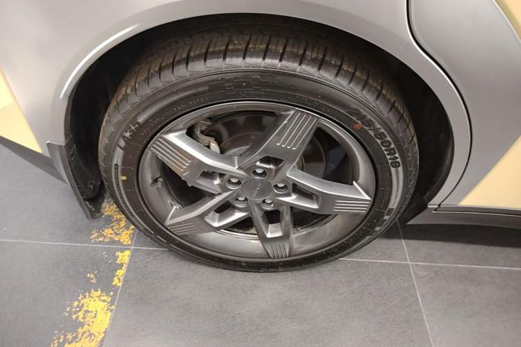 Used AION Y 2023 Plus 510 Tech Edition Right Rear Wheel Hub