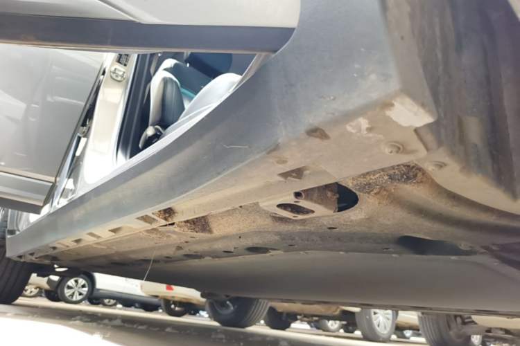 Used AION Y 2023 Younger Star Edition Right Side Sill