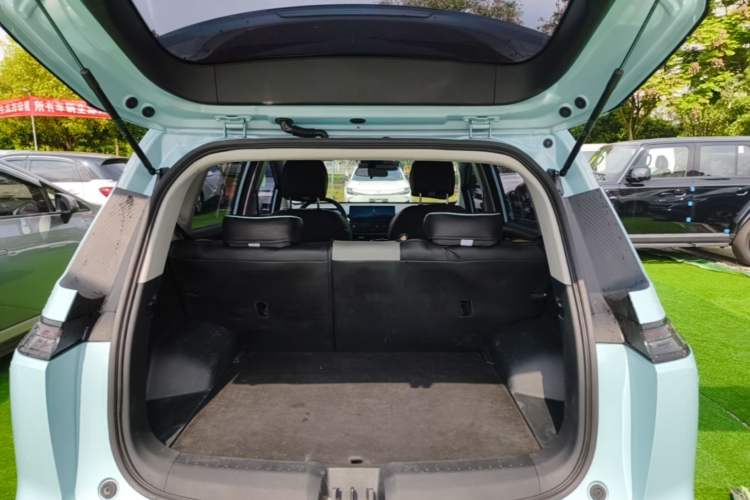 Used AION Y 2024 Younger Trunk
