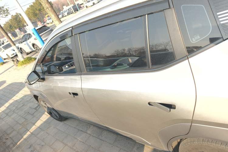 Used AION Y 2024 Younger Exterior 3