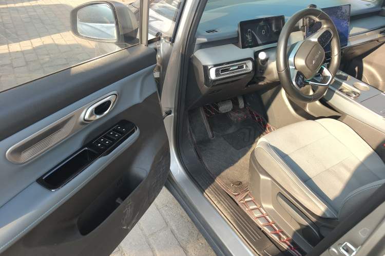 Used AION Y 2024 Younger Interior 3