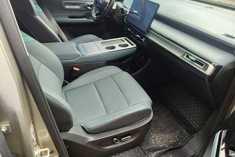 Used AION Y 2024 Plus 610 Intelligent Driving Version Right Front Seat