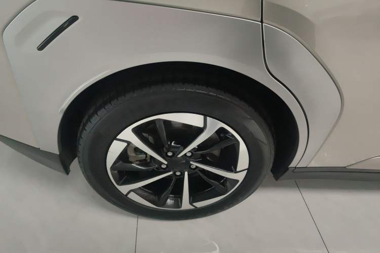 Used AION Y 2024 Plus 510 Intelligent Driving Version Right Rear Wheel Hub