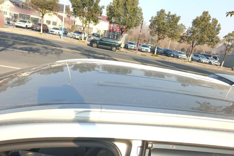 Used AION Y 2024 Younger Roof