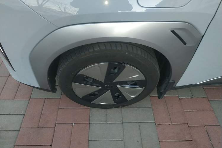 Used AION Y 2024 Younger Exterior 3