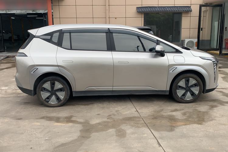 Used AION Y 2024 Younger Exterior 6