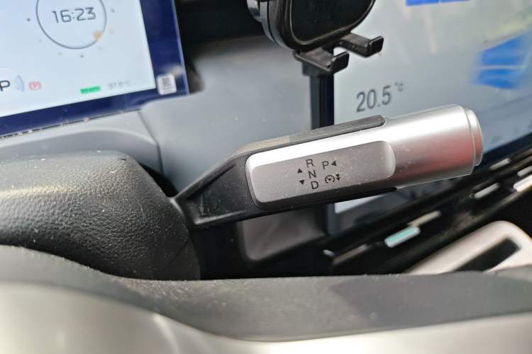 Used AION Y 2024 Plus 510 Intelligent Driving Version Gear Lever