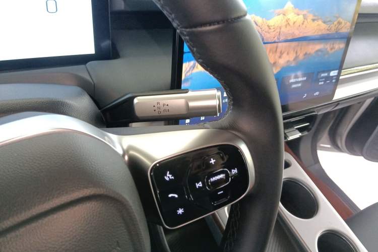 Used AION Y 2024 Plus 510 Intelligent Driving Version Gear Lever