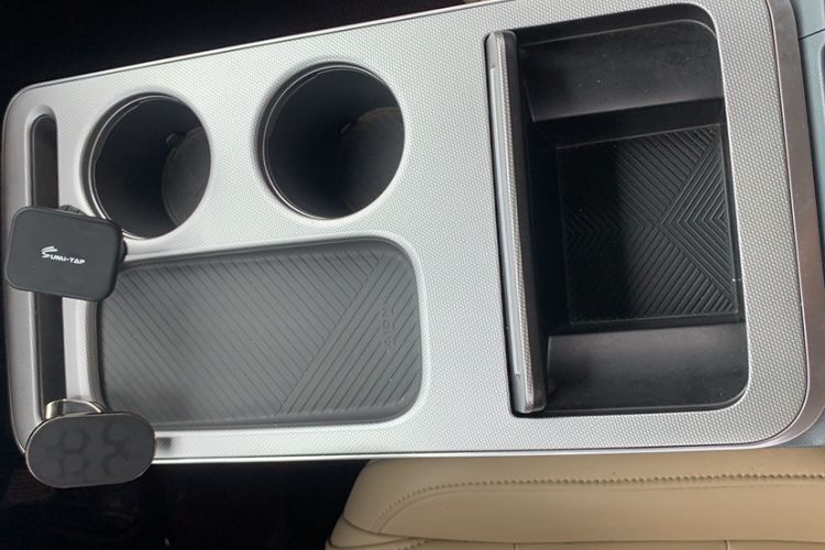 Used AION Y 2024 Younger Interior 10