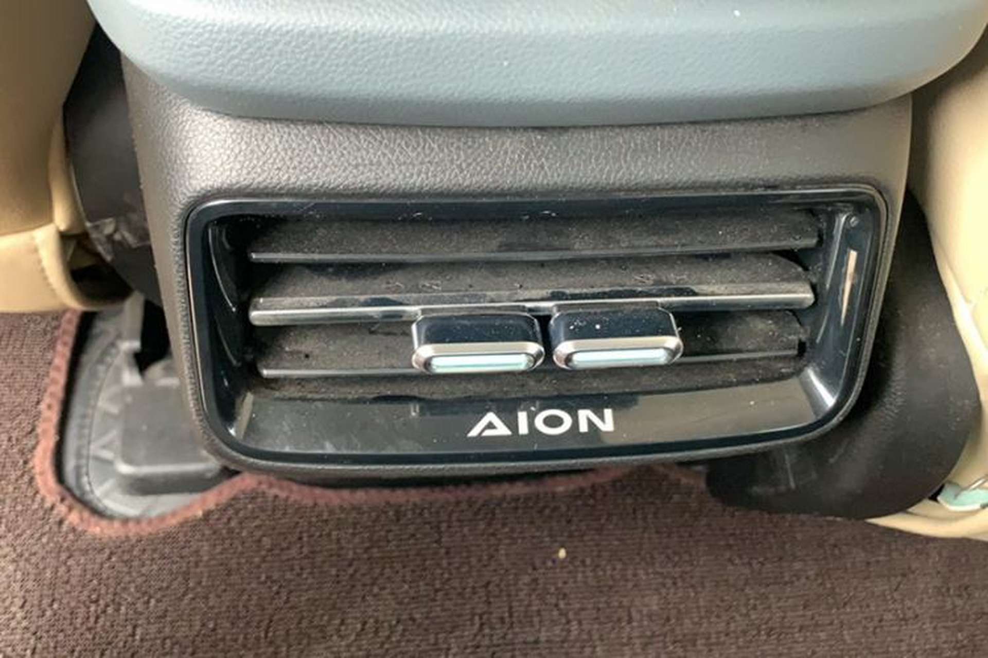 Used AION Y 2024 Younger Interior 13
