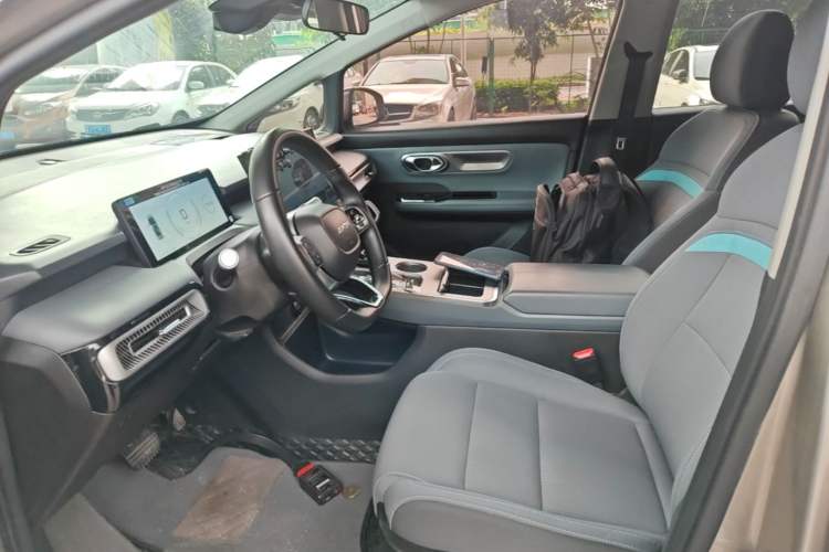 Used AION Y 2024 Younger Left Front Seat