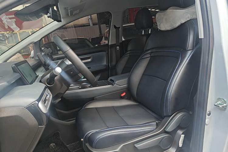 Used AION Y 2024 Younger Left Front Seat