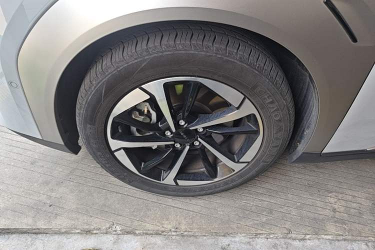 Used AION Y 2024 Plus 510 Intelligent Driving Version Left Front Wheel Hub