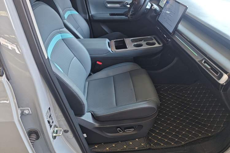 Used AION Y 2024 Plus 510 Intelligent Driving Version Right Front Seat