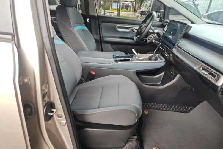 Used AION Y 2024 Younger Right Front Seat