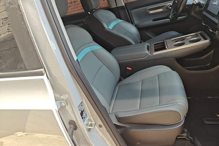 Used AION Y 2024 Younger Star Edition Right Front Seat