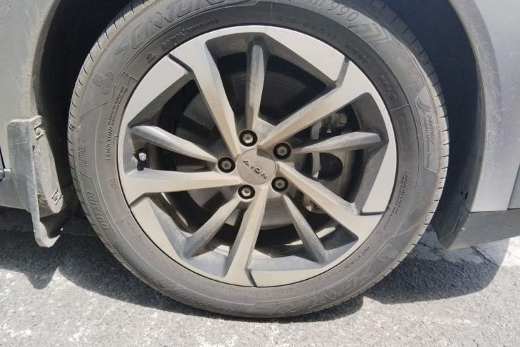 Used AION Y 2024 Plus 610 Intelligent Driving Edition Ternary Lithium Right Front Wheel Hub
