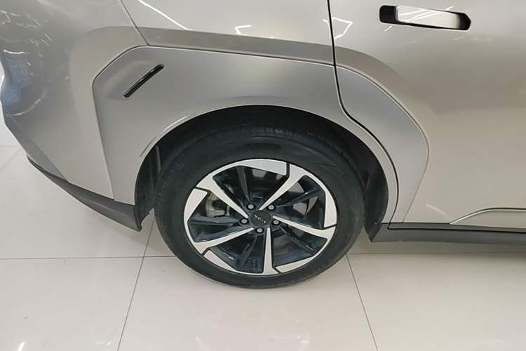 Used AION Y 2024 Plus 510 Intelligent Driving Version Right Rear Wheel Hub