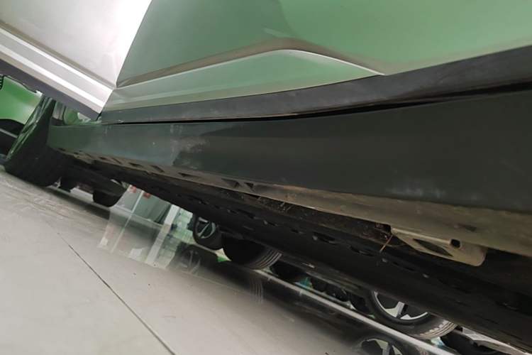 Used AION Y 2024 Younger Right Side Sill