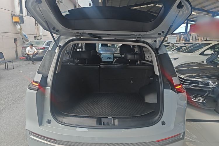 Used AION Y 2024 Younger Trunk