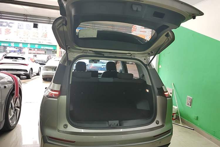 Used AION Y 2024 Younger Trunk