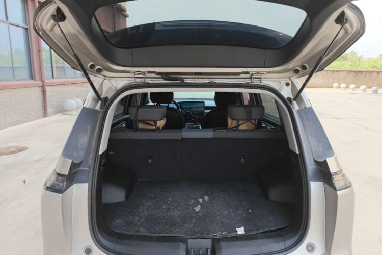 Used AION Y 2024 Younger Trunk