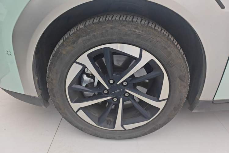 Used AION Y 2024 Plus 510 Intelligent Driving Version Left Front Wheel Hub
