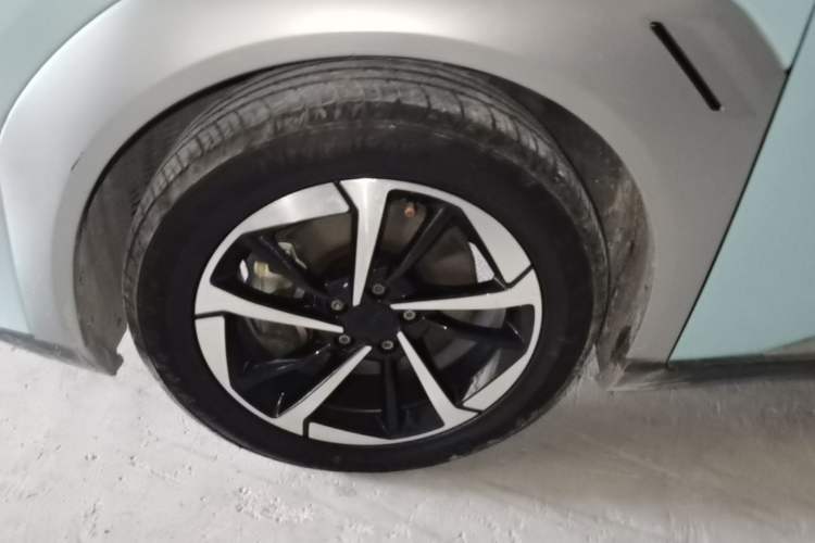 Used AION Y 2024 Plus 610 Intelligent Driving Version Left Front Wheel Hub