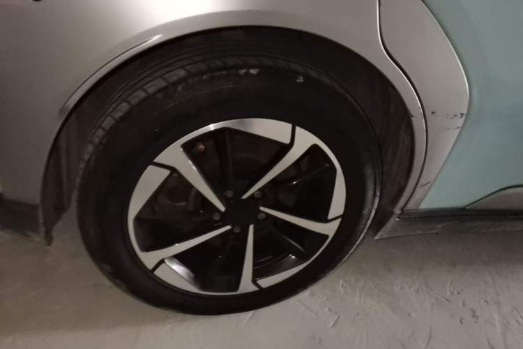 Used AION Y 2024 Plus 610 Intelligent Driving Version Right Rear Wheel Hub