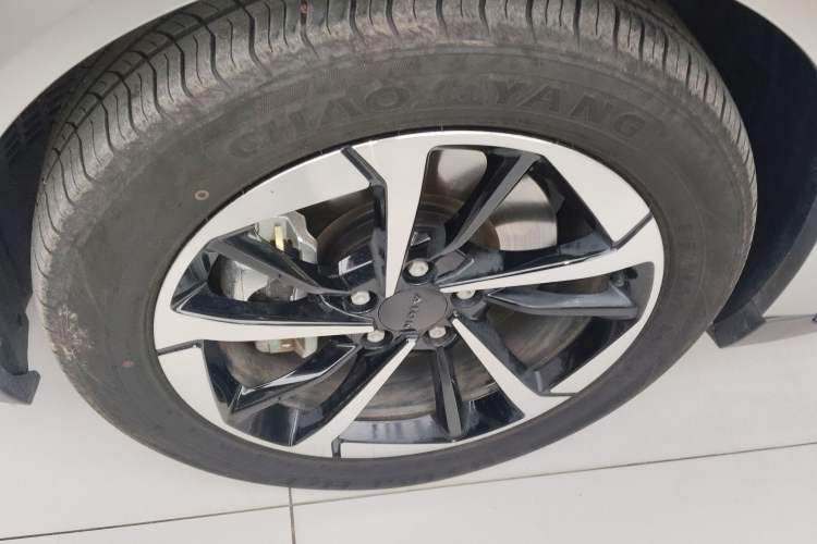 Used AION Y 2024 Plus 510 Intelligent Driving Version Left Front Wheel Hub