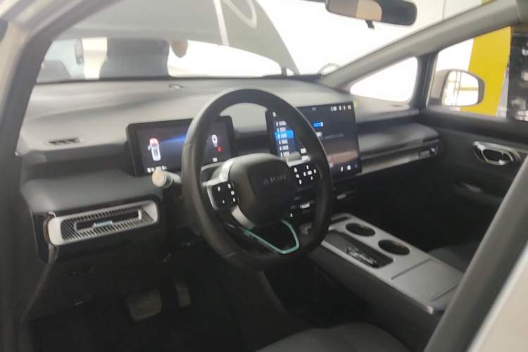 Used AION Y 2024 Younger Center Console