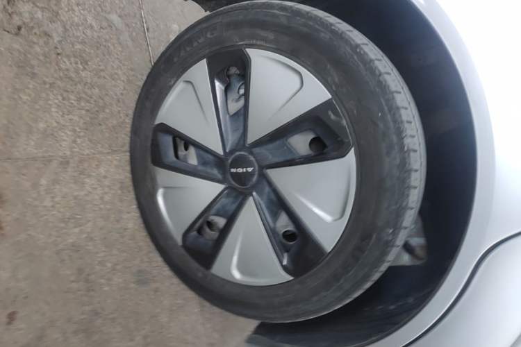 Used AION Y 2024 Younger Exterior 5