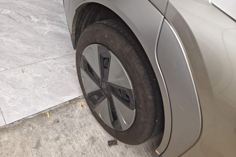 Used AION Y 2024 Younger Exterior 5