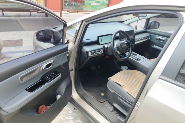 Used AION Y 2024 Younger Interior 3